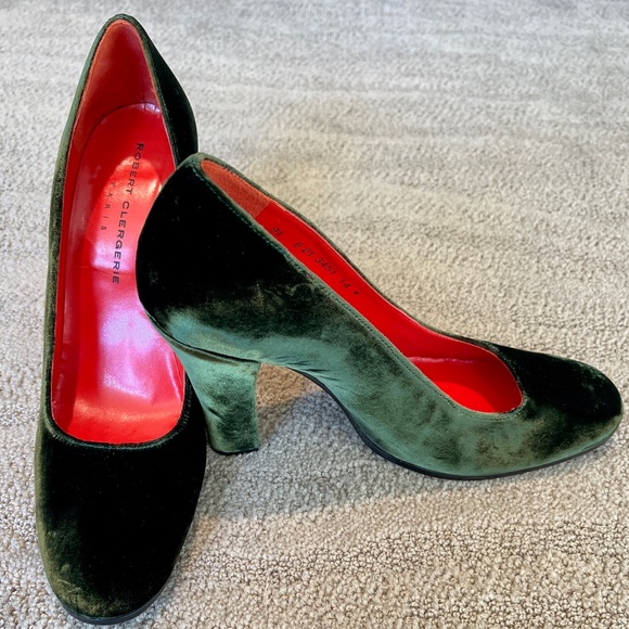 Robert Clergerie Shoes - 🌲Robert Clergerie Paris Green Velvet Pumps- Size 9.5 - NWOT🌲